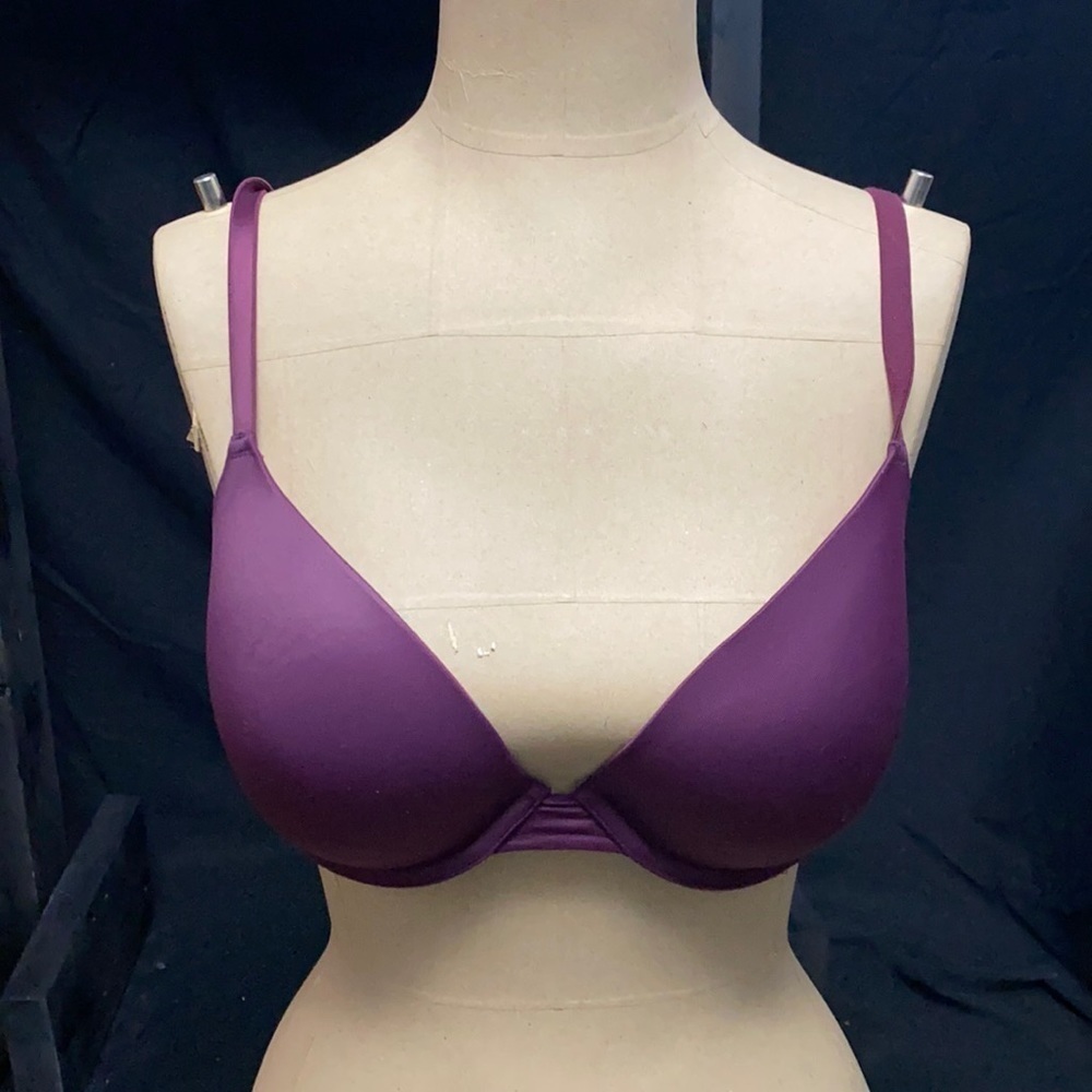 PINK Victoria’s Secret size 32DD maroon bra